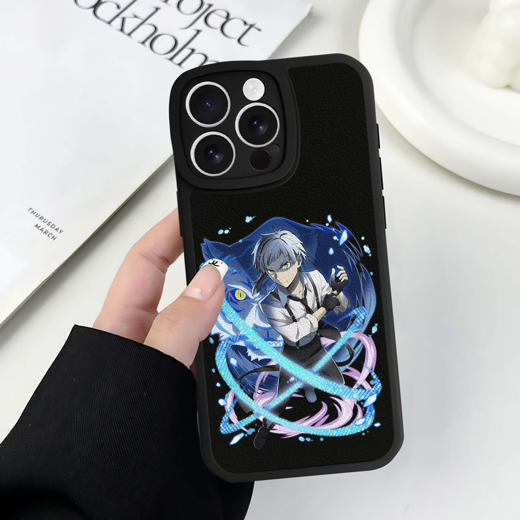 （画像用） 文豪ストレイドッグス Bungo Stray Dogs 【iPhone 16シリーズ対応】シリコンスマホケース（レザー調） 材質：シリコン
